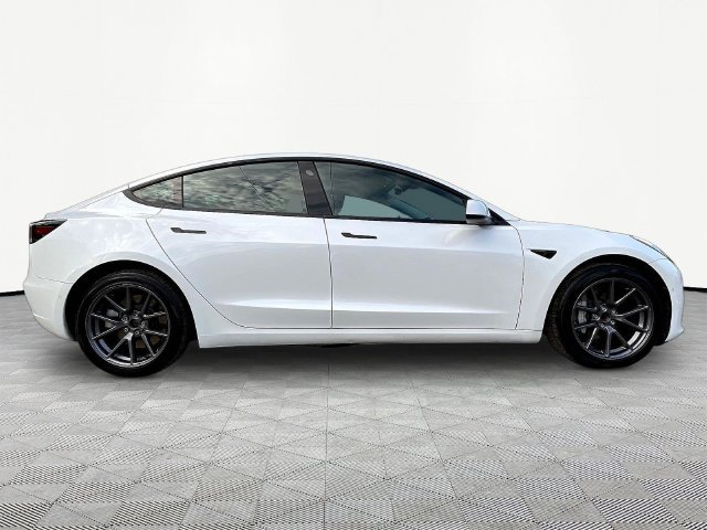 Used 2021 Tesla Model 3 Standard Range Plus RWD image 4