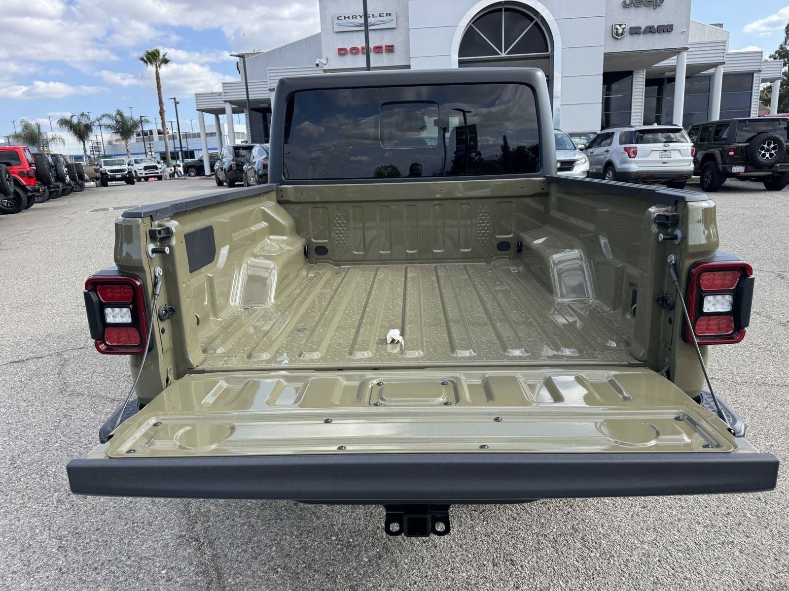 New 2026 Jeep Gladiator Willys AWD/4WD image 10