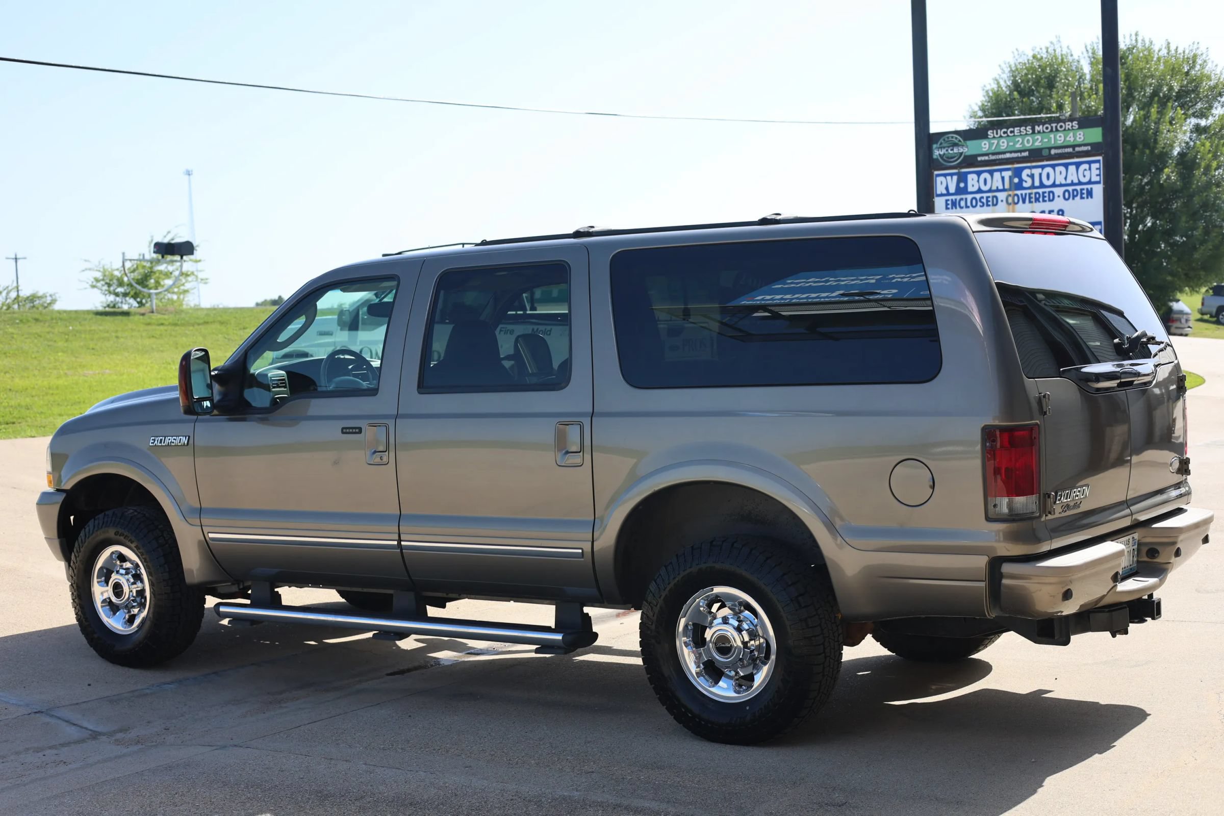 Used 2004 Ford Excursion Limited AWD/4WD image 6