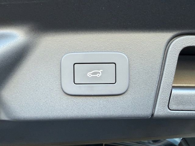 New 2026 Land Rover Range Rover Velar Autobiography image 38