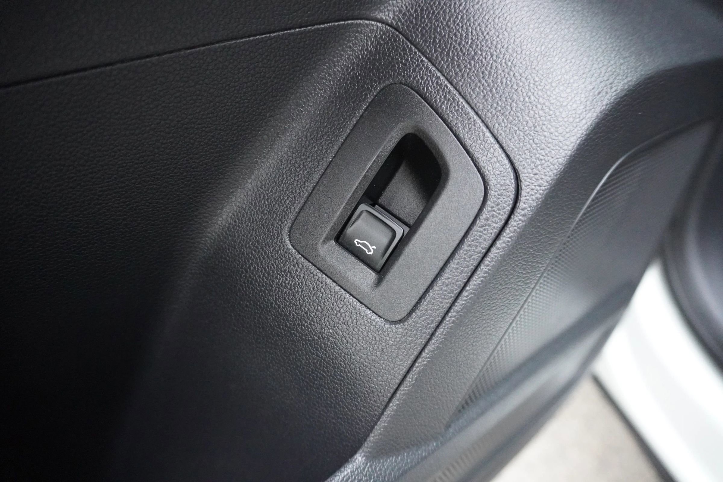 Used 2018 Volkswagen Atlas SEL image 29