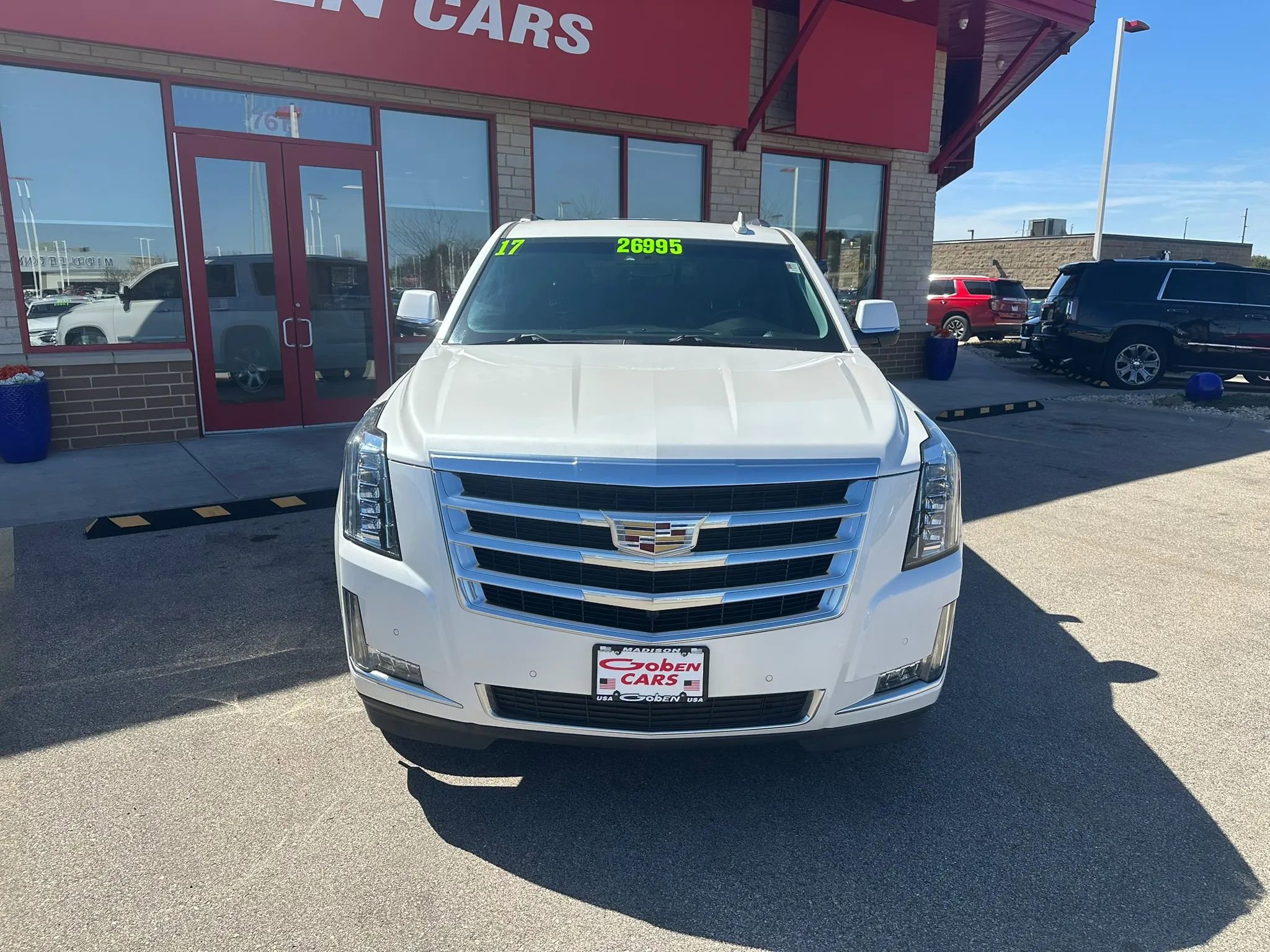 Used 2017 Cadillac Escalade Luxury image 2