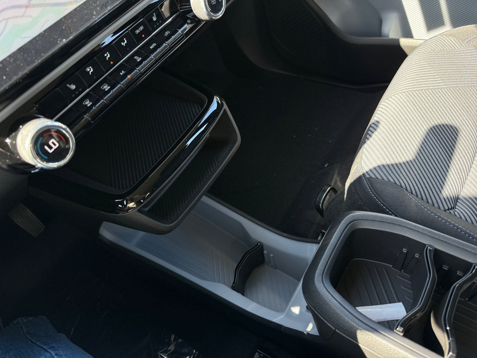 New 2027 Chevrolet Bolt LT w/ Comfort Package image 13