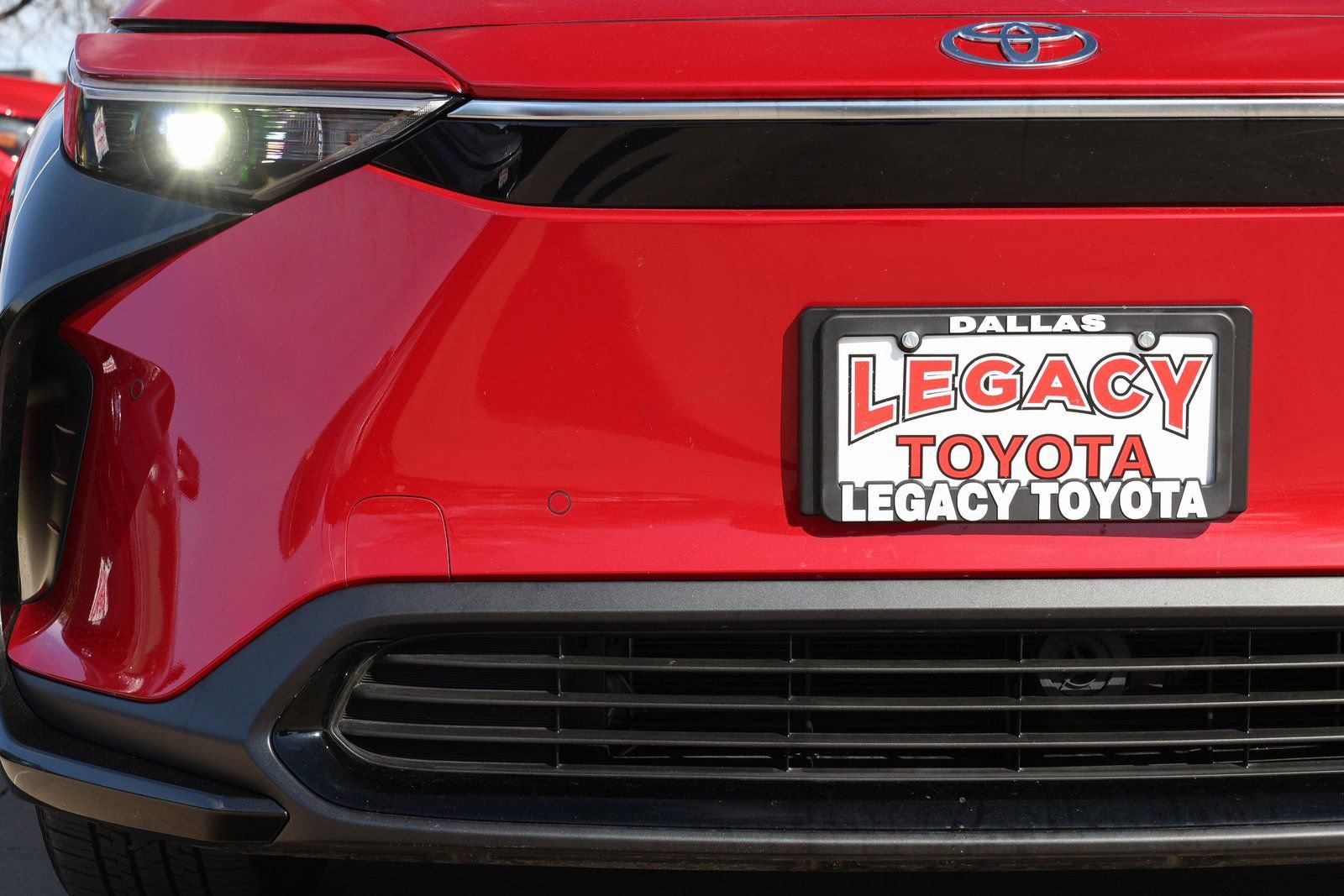 Used 2024 Toyota bZ4X XLE w/ Weather Package image 11