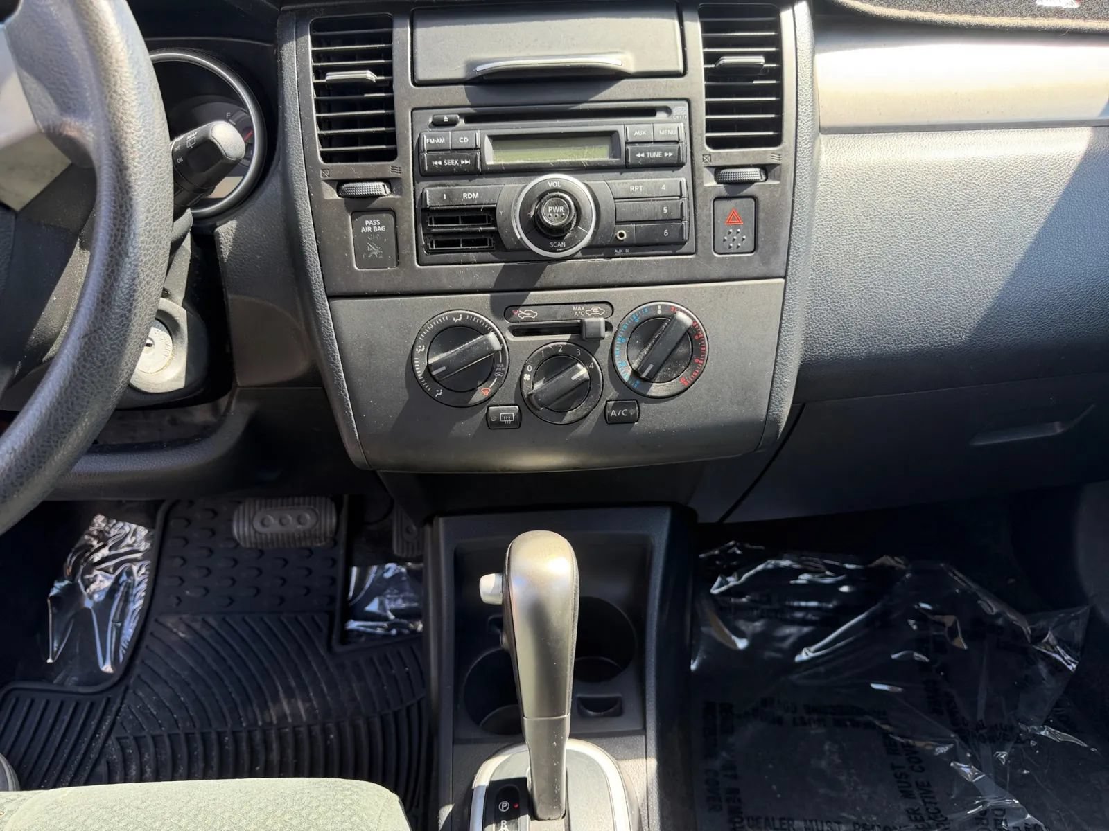 Used 2011 Nissan Versa 1.8 S FWD image 12