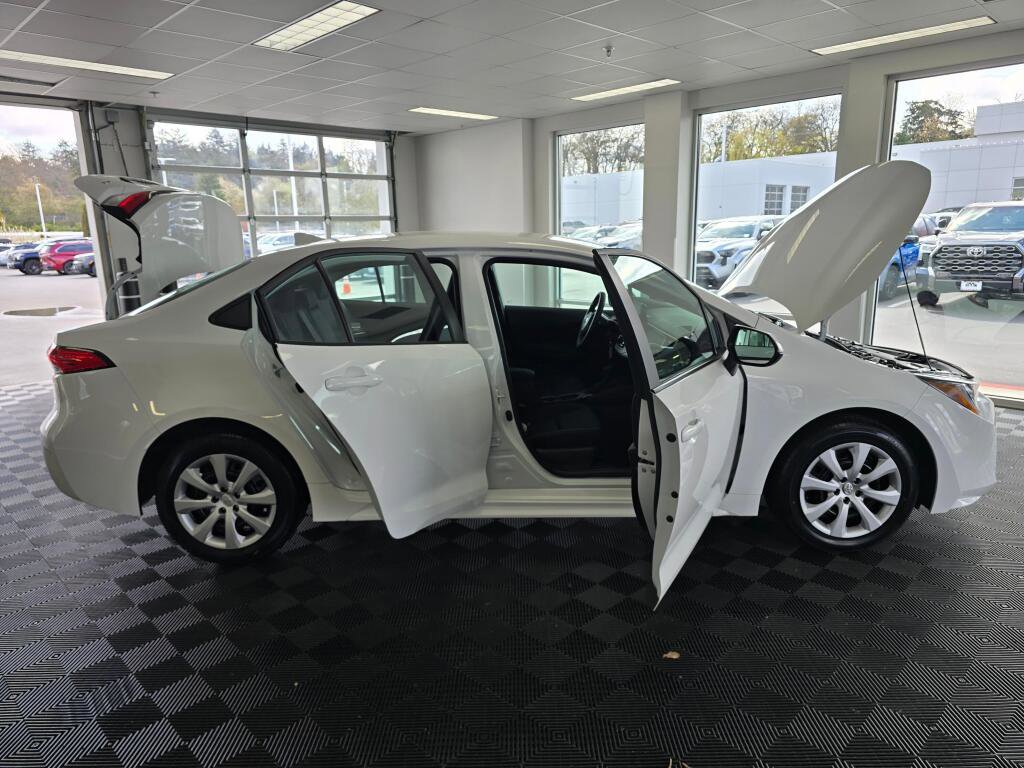 Used 2024 Toyota Corolla LE FWD image 17