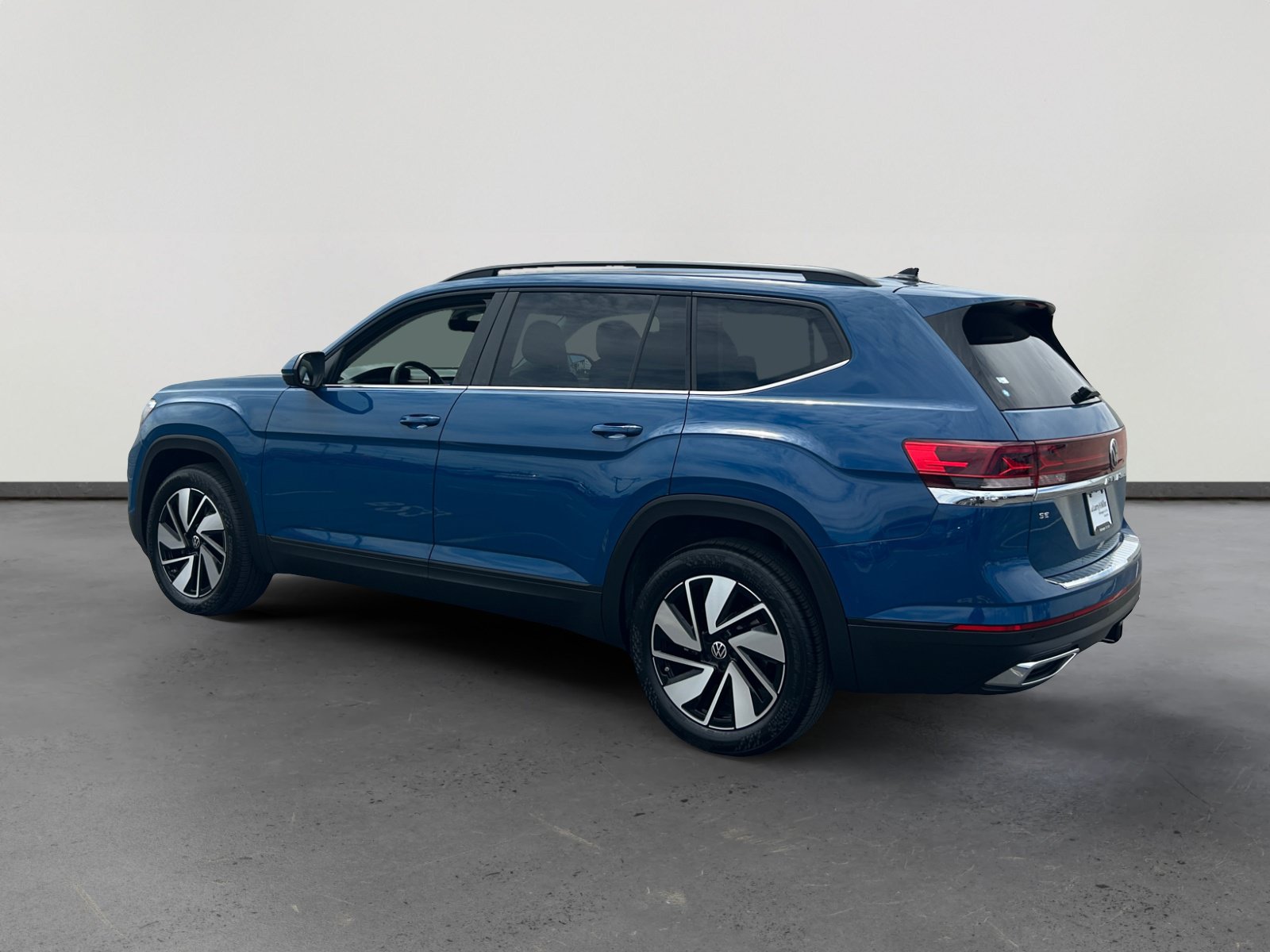 Certified 2026 Volkswagen Atlas SE FWD image 4
