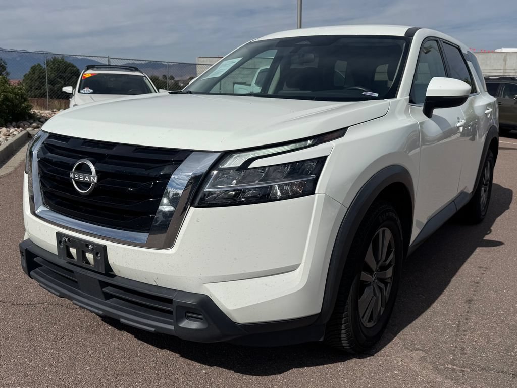 Used 2022 Nissan Pathfinder S AWD/4WD image 3