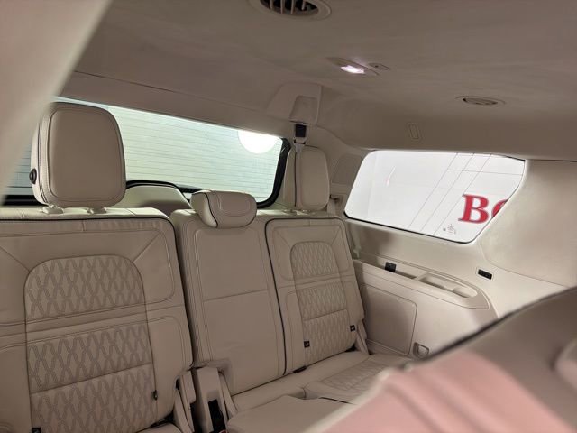 Used 2020 Lincoln Navigator Black Label w/ Cargo Convenience Package image 19