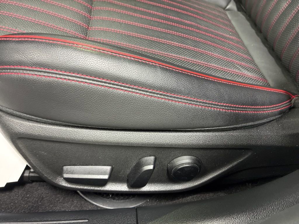 Used 2023 Genesis G70 2.0T w/ Sport Prestige Package image 10