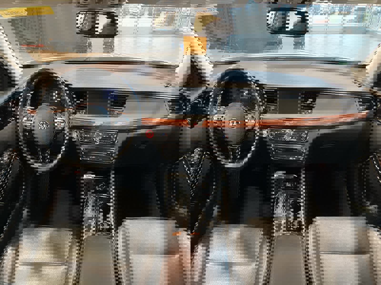 Used 2017 Kia Cadenza Premium w/ Luxury Package image 25