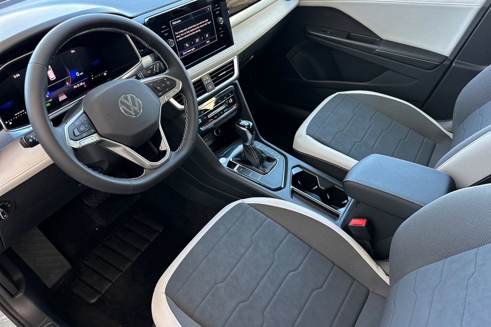 New 2026 Volkswagen Taos SE FWD image 10