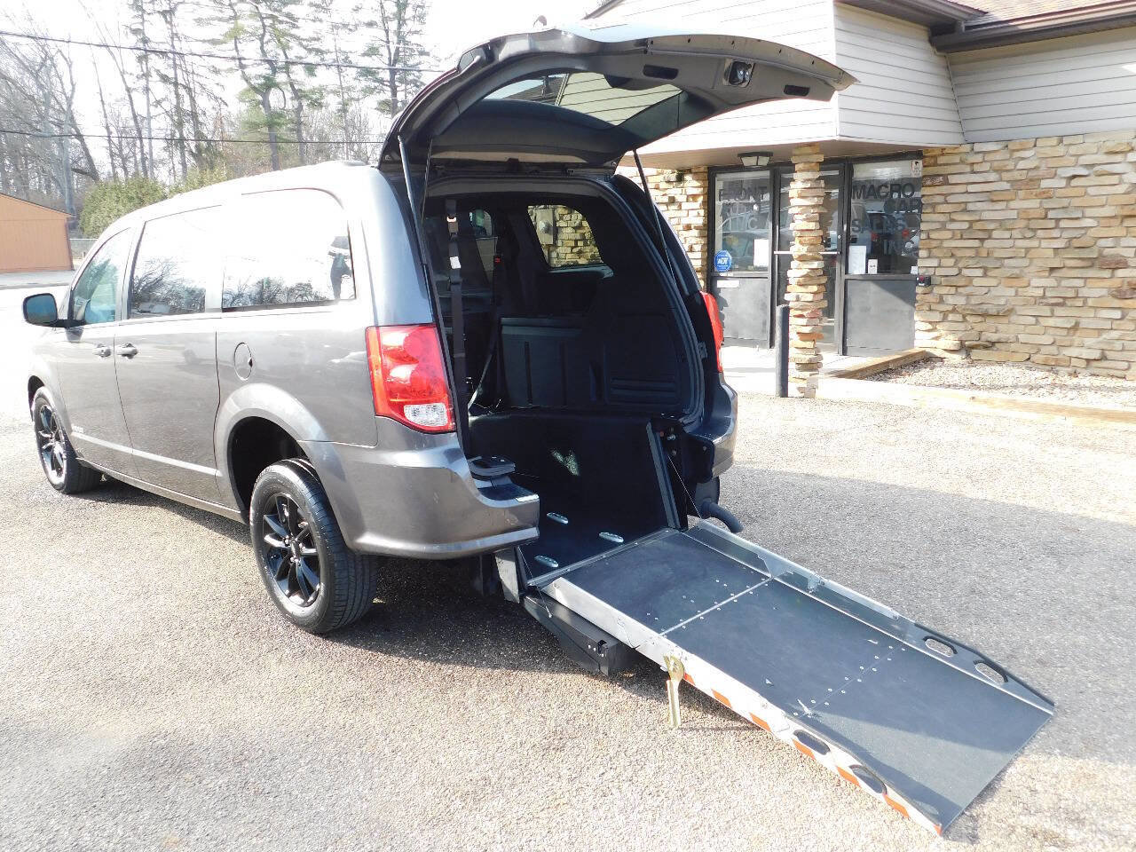 Used 2019 Dodge Grand Caravan GT image 2