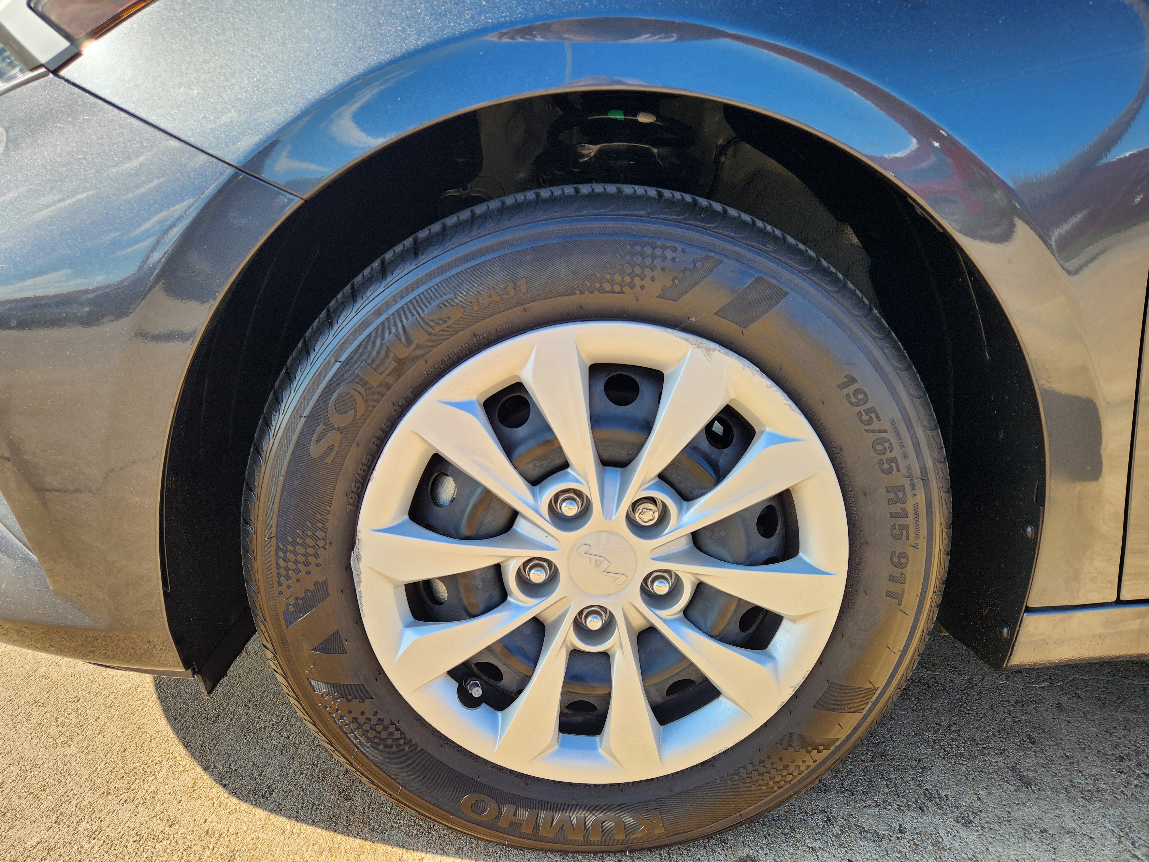 Used 2023 Kia Forte LX image 11