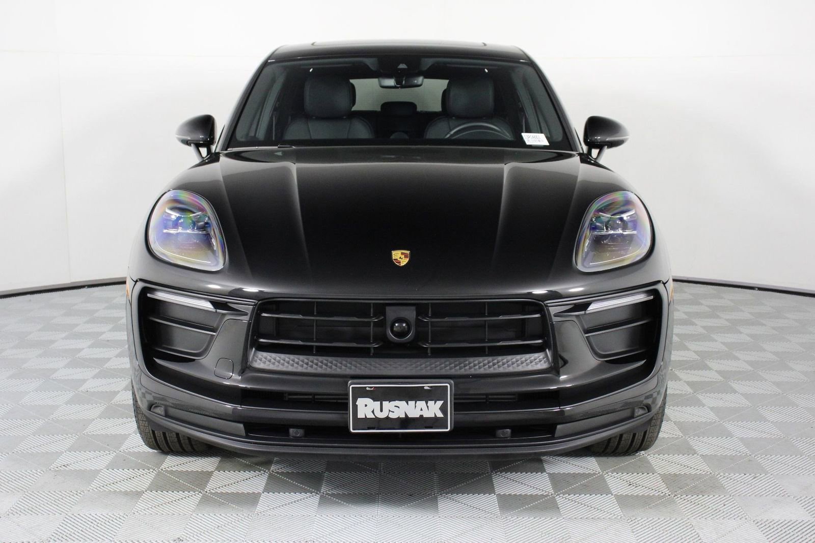 Certified 2025 Porsche Macan image 10