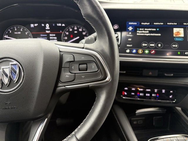 Used 2023 Buick Envision Essence image 25