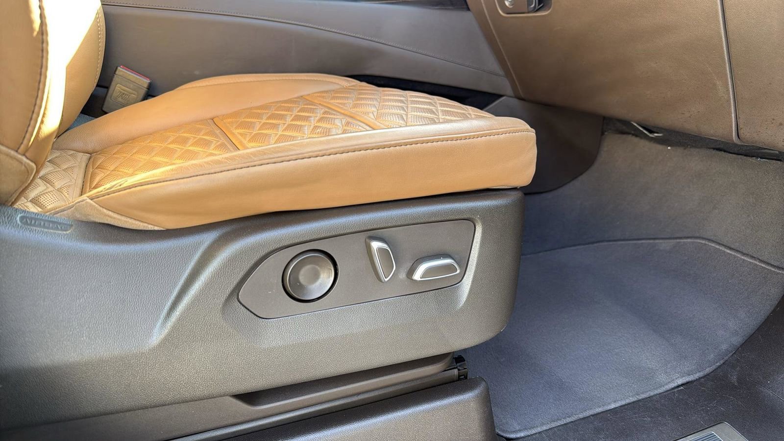 Used 2022 Cadillac Escalade ESV Sport w/ Touring Package image 25