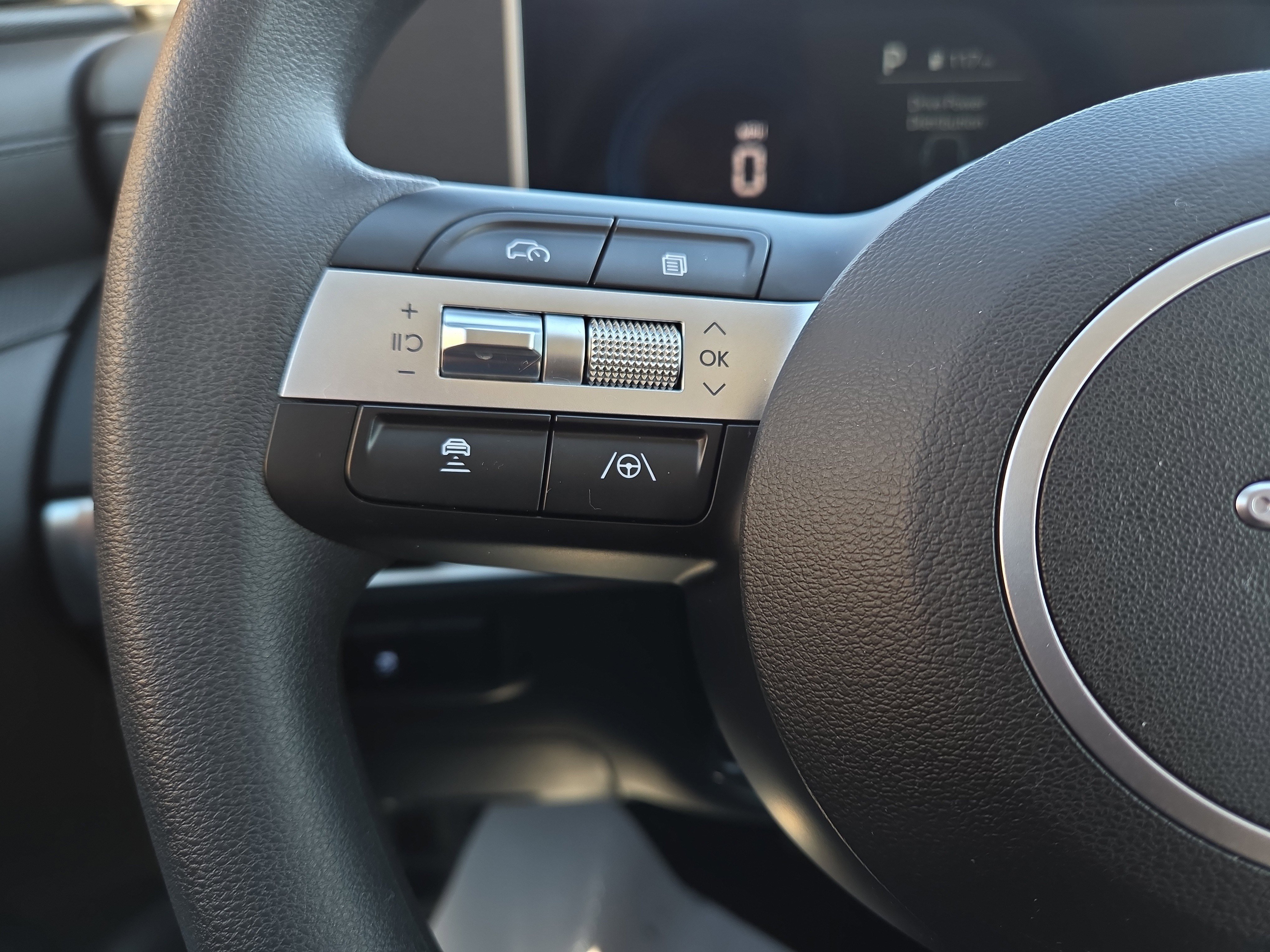 Certified 2025 Hyundai Tucson SE image 18