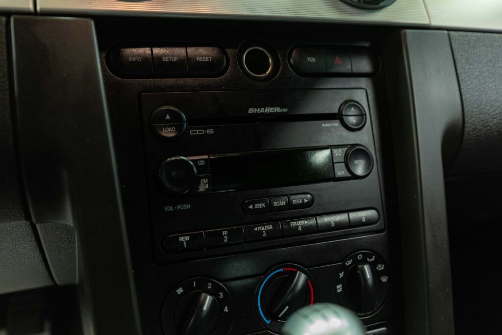 Used 2005 Ford Mustang GT Premium image 8