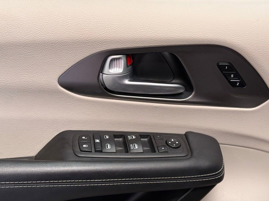 Used 2024 Chrysler Pacifica Touring-L image 20