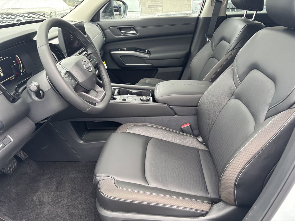 New 2026 Nissan Pathfinder SL image 12