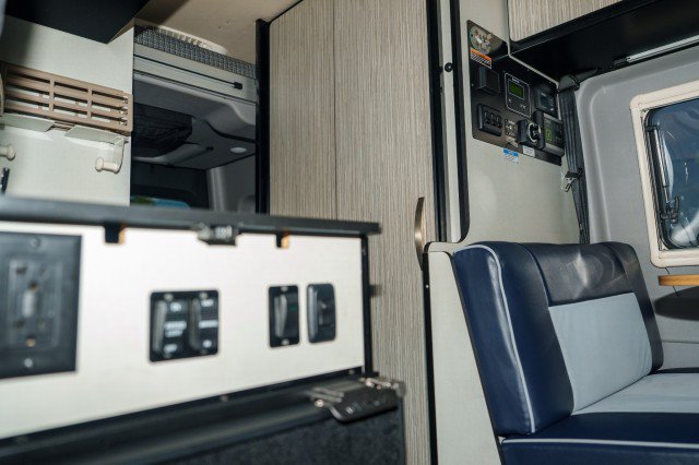 Used 2024 Mercedes-Benz Sprinter 2500 image 23