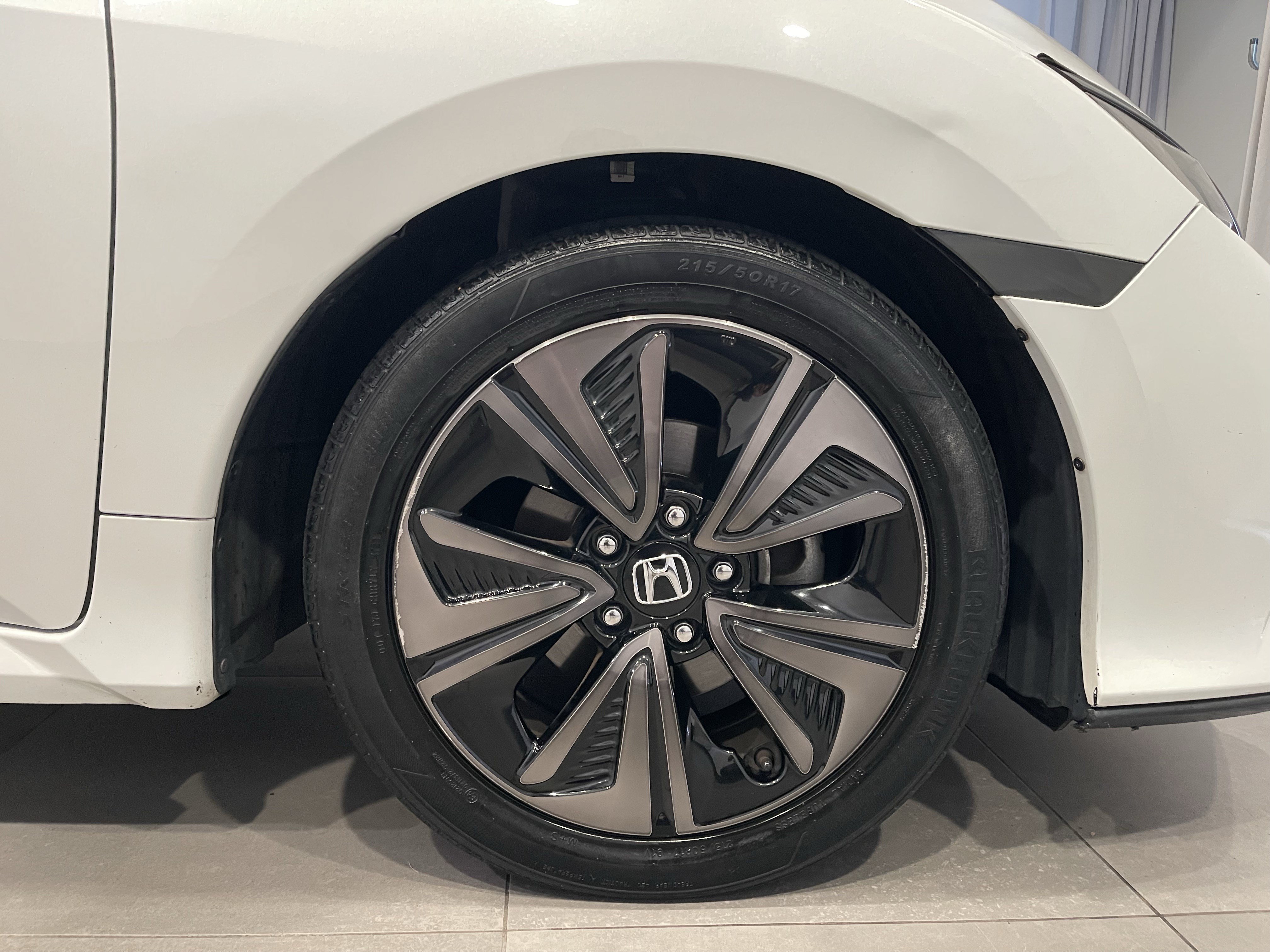 Used 2018 Honda Civic EX image 10