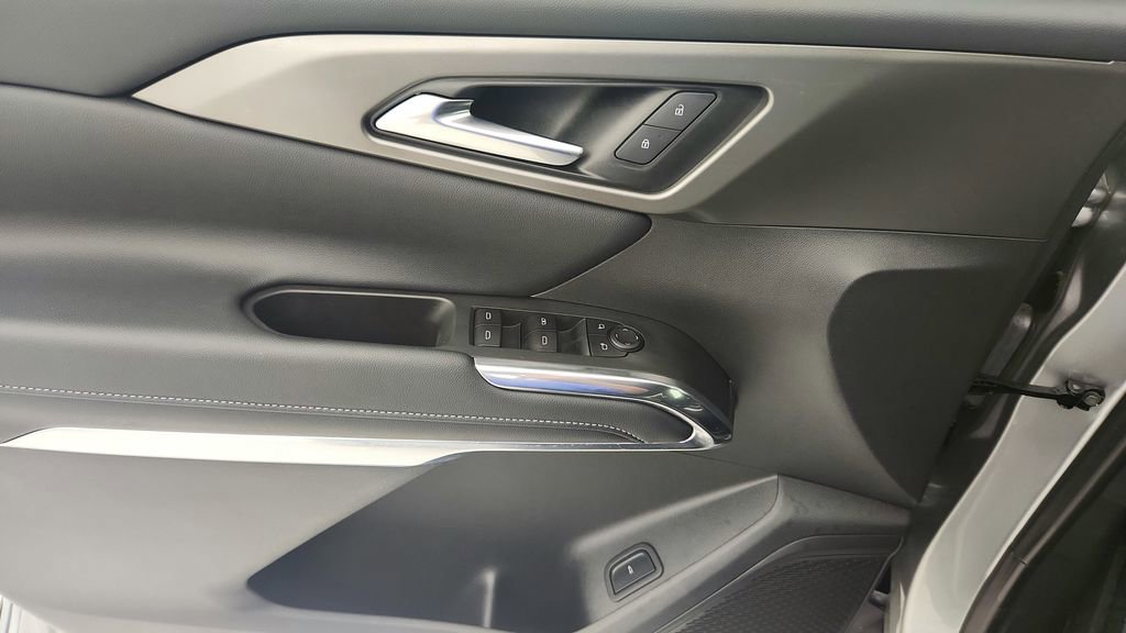 Certified 2025 Chevrolet Traverse LT w/ Driver Confidence Package image 24