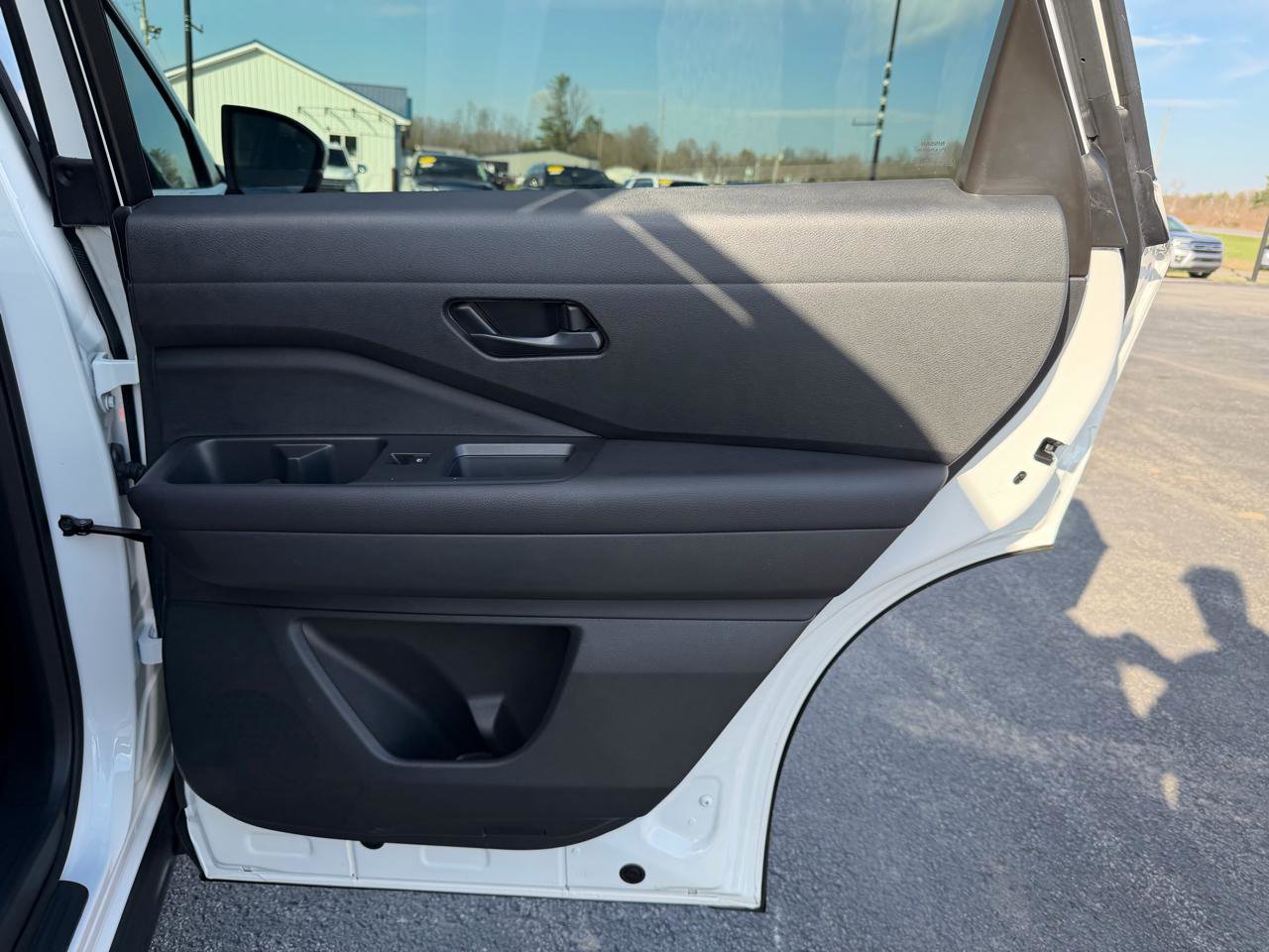Used 2025 Nissan Pathfinder SV image 21