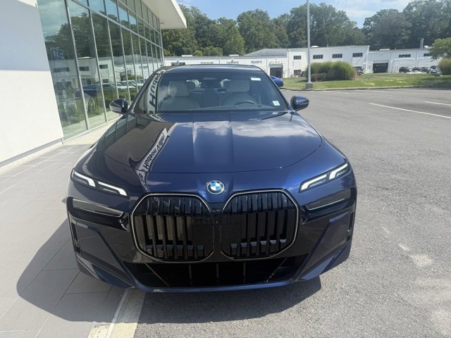 New 2026 BMW 750e xDrive w/ Premium Package image 4