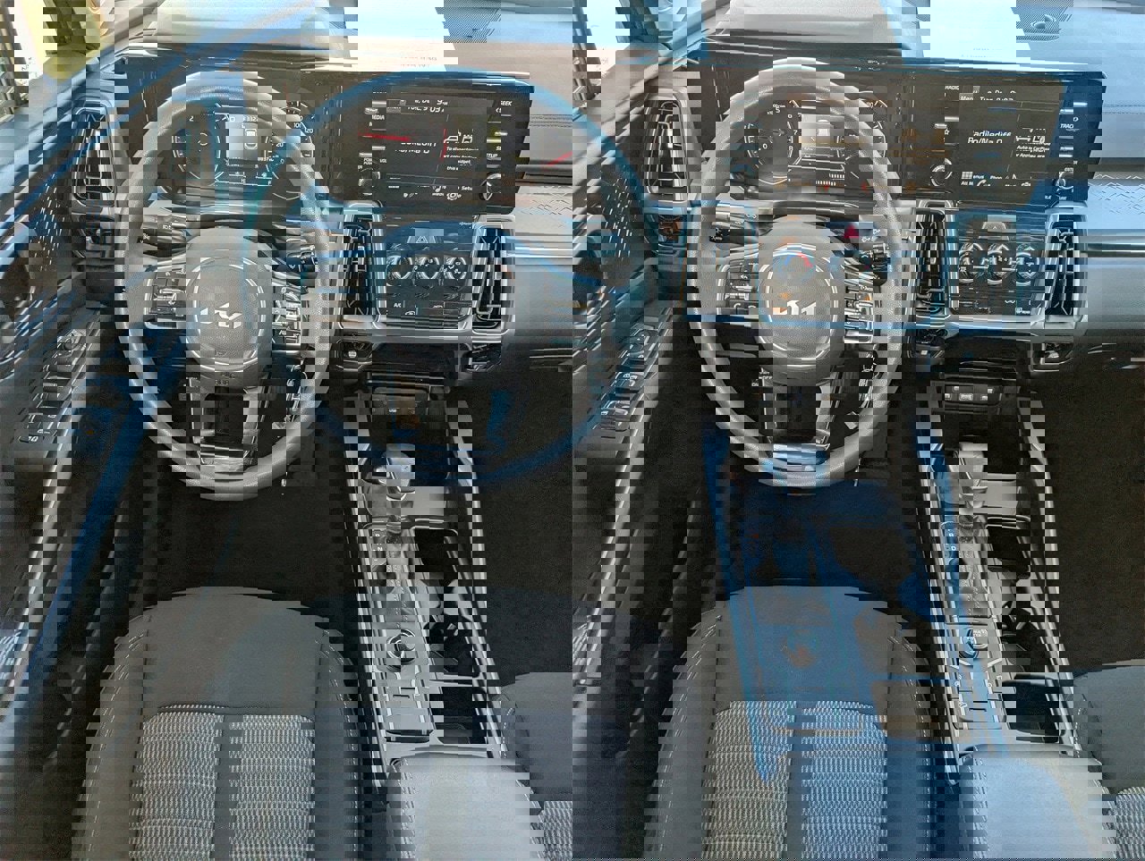 Used 2023 Kia Sorento LX image 10