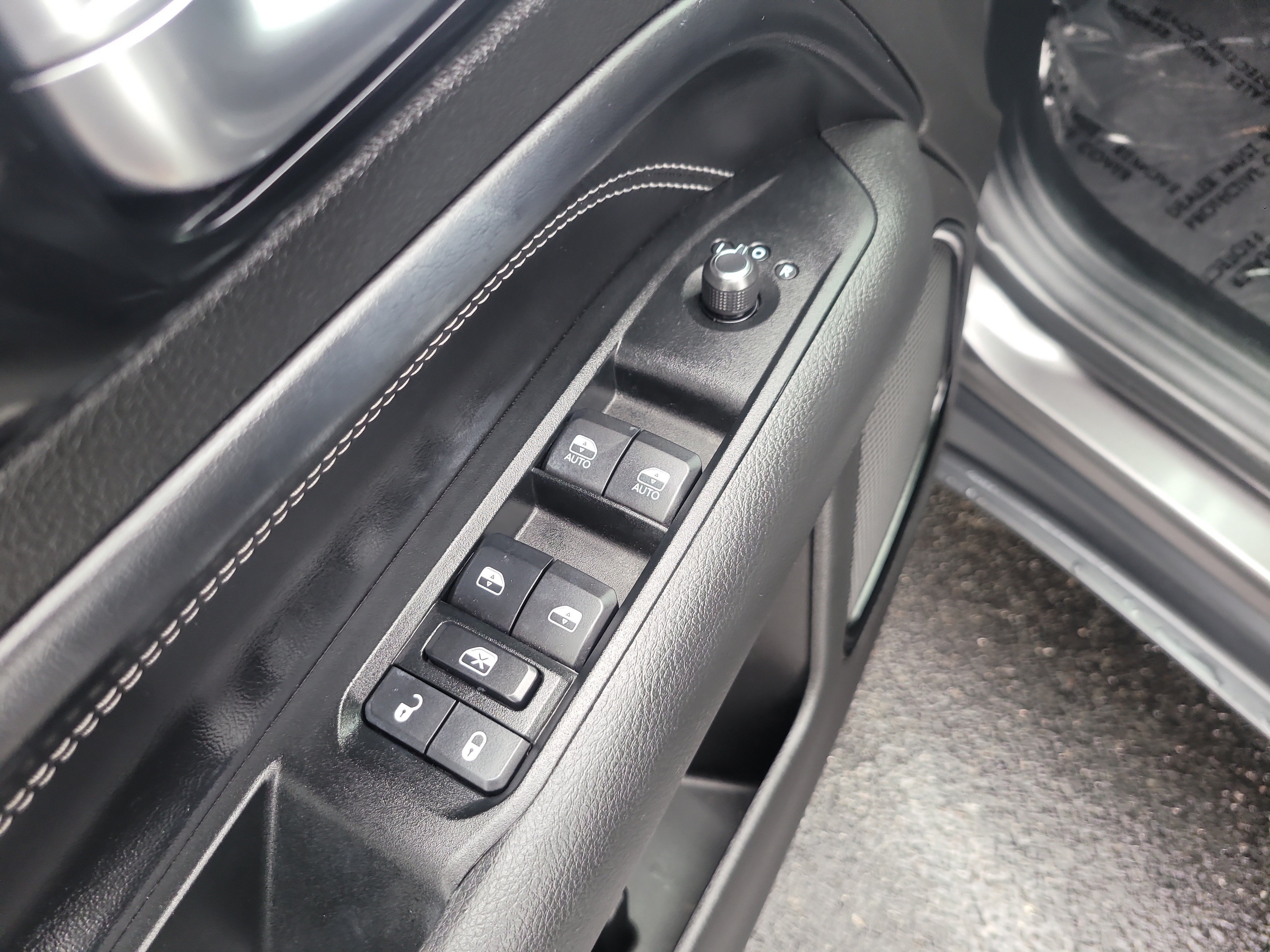 Used 2022 Jeep Compass Latitude FWD image 16