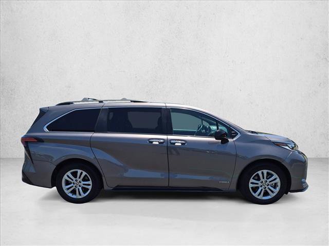 Used 2021 Toyota Sienna XSE w/ XSE Plus Package AWD/4WD image 4