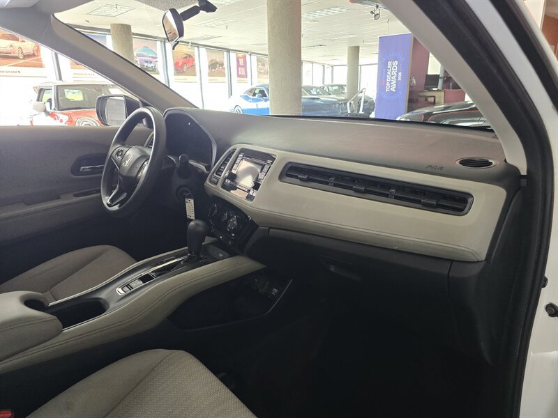 Used 2016 Honda HR-V LX image 11