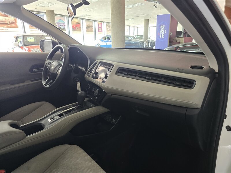 Used 2016 Honda HR-V LX image 11