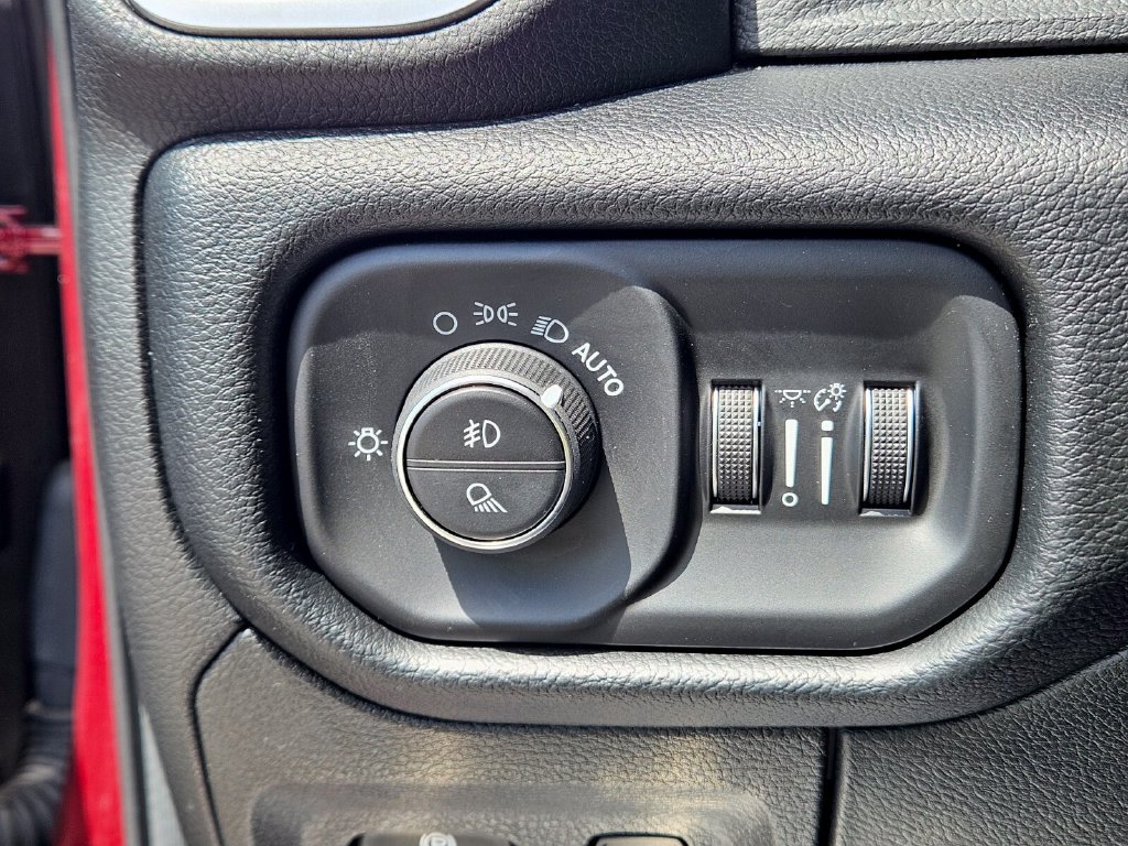 Used 2020 RAM 1500 Laramie AWD/4WD image 23