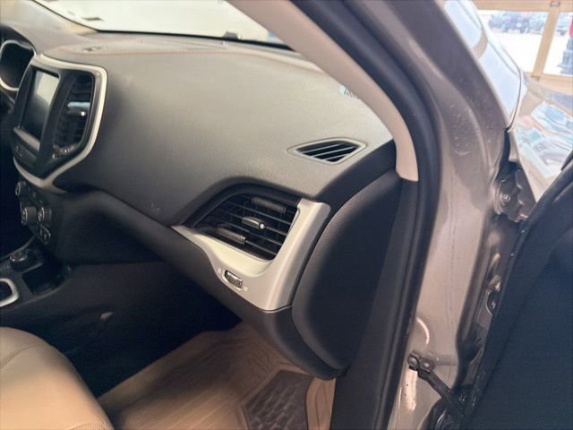 Used 2018 Jeep Cherokee Limited w/ Luxury Group image 33