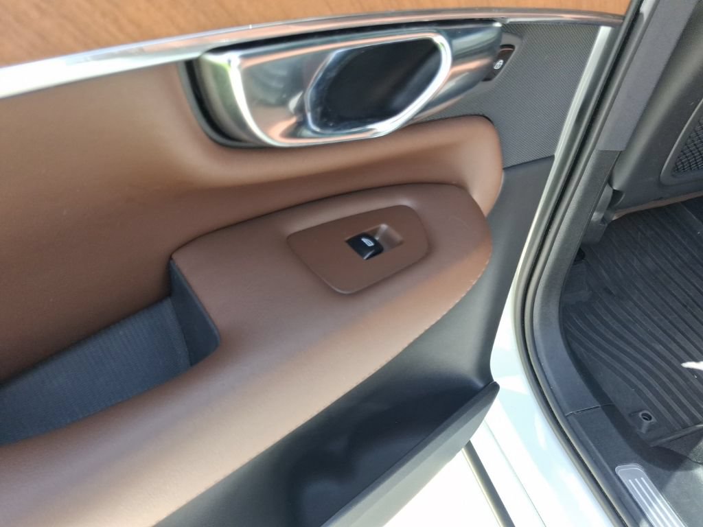 Certified 2025 Volvo XC90 B5 Plus w/ Protection Package Premier AWD/4WD image 12