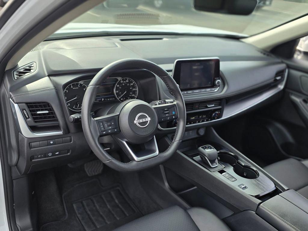 Used 2024 Nissan Rogue SV w/ SV Premium Package FWD image 22