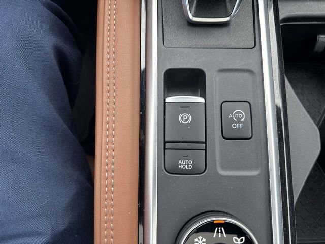 Used 2024 Nissan Pathfinder Platinum w/ Black Appearance Package image 15