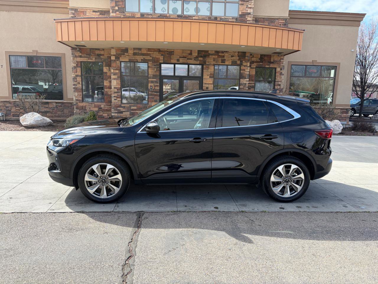 Used 2025 Ford Escape Platinum image 2