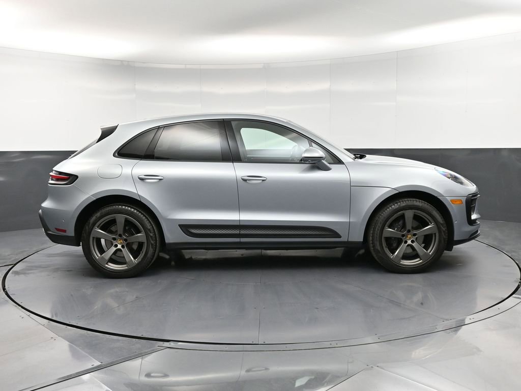 Certified 2022 Porsche Macan image 9