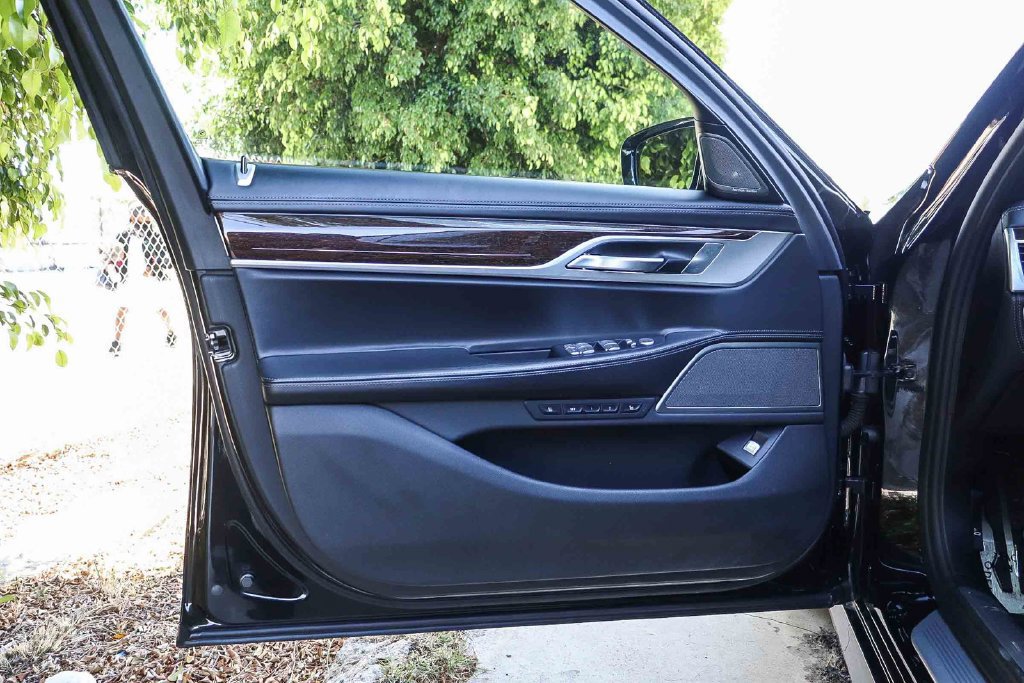 Used 2022 BMW 750i xDrive w/ Executive Package AWD/4WD image 25