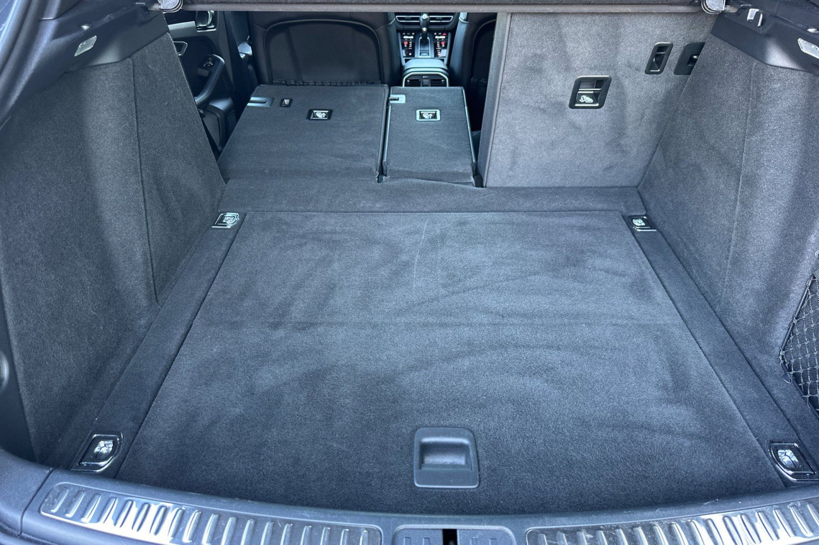 Certified 2023 Porsche Macan image 15