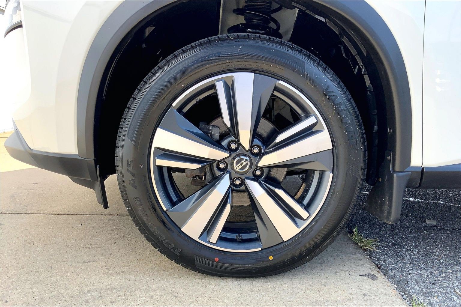 Used 2021 Nissan Rogue SL AWD/4WD image 11