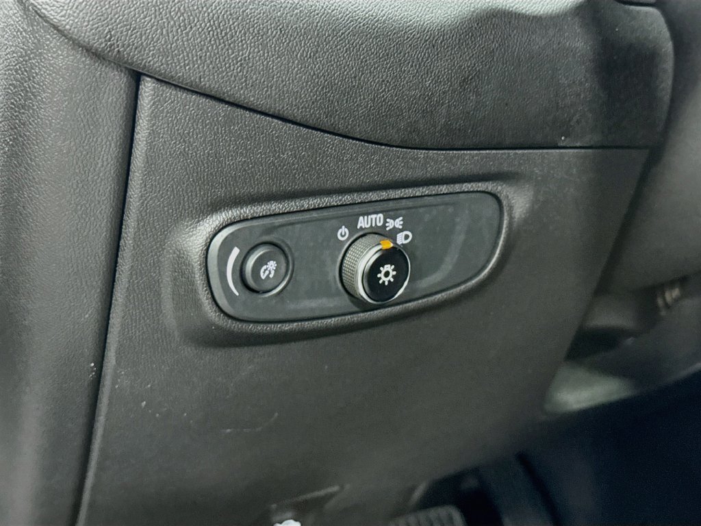 Used 2024 Chevrolet Equinox LT w/ Driver Convenience Package AWD/4WD image 11