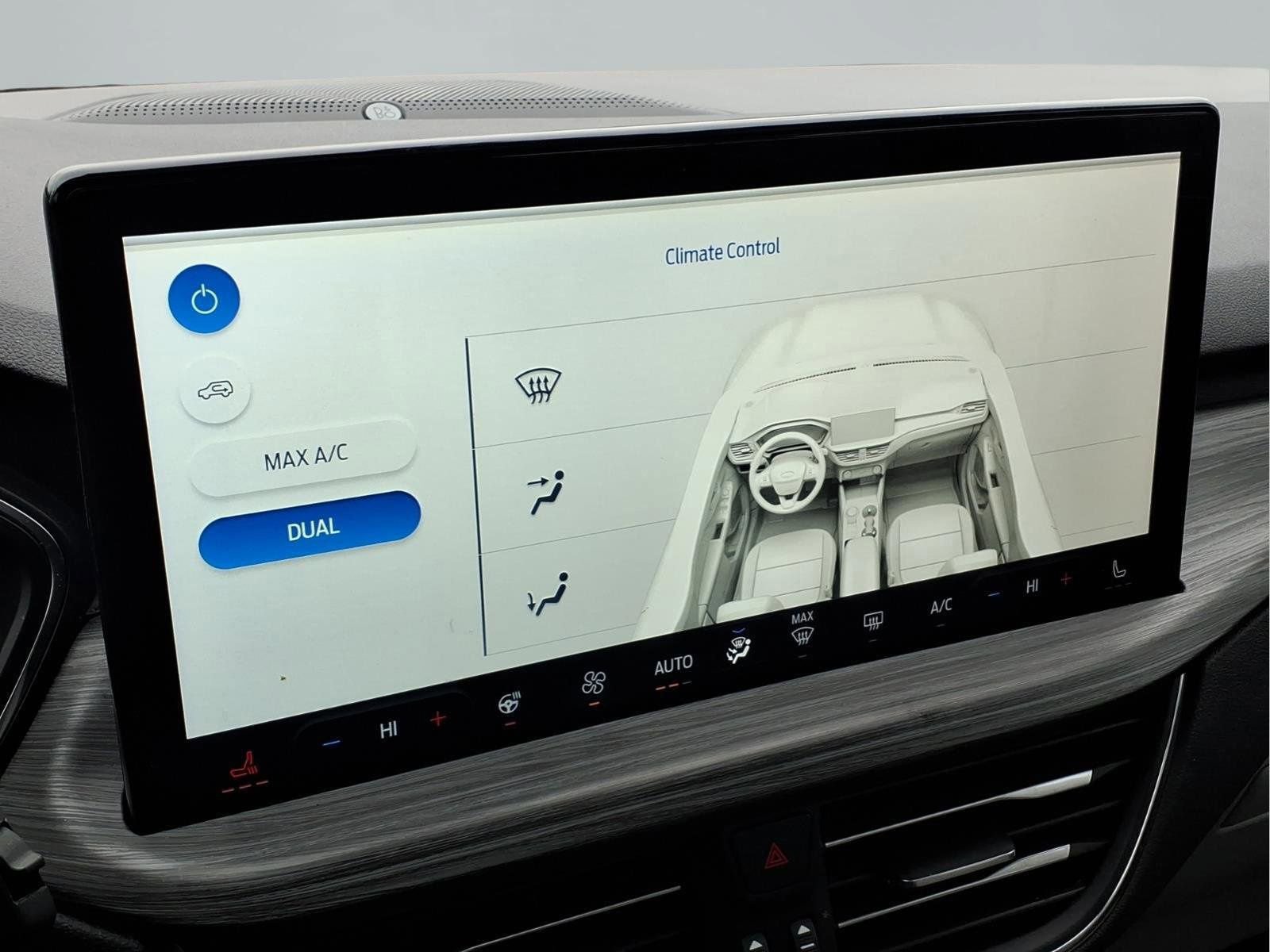 Used 2024 Ford Escape SE w/ PHEV Premium Package image 10