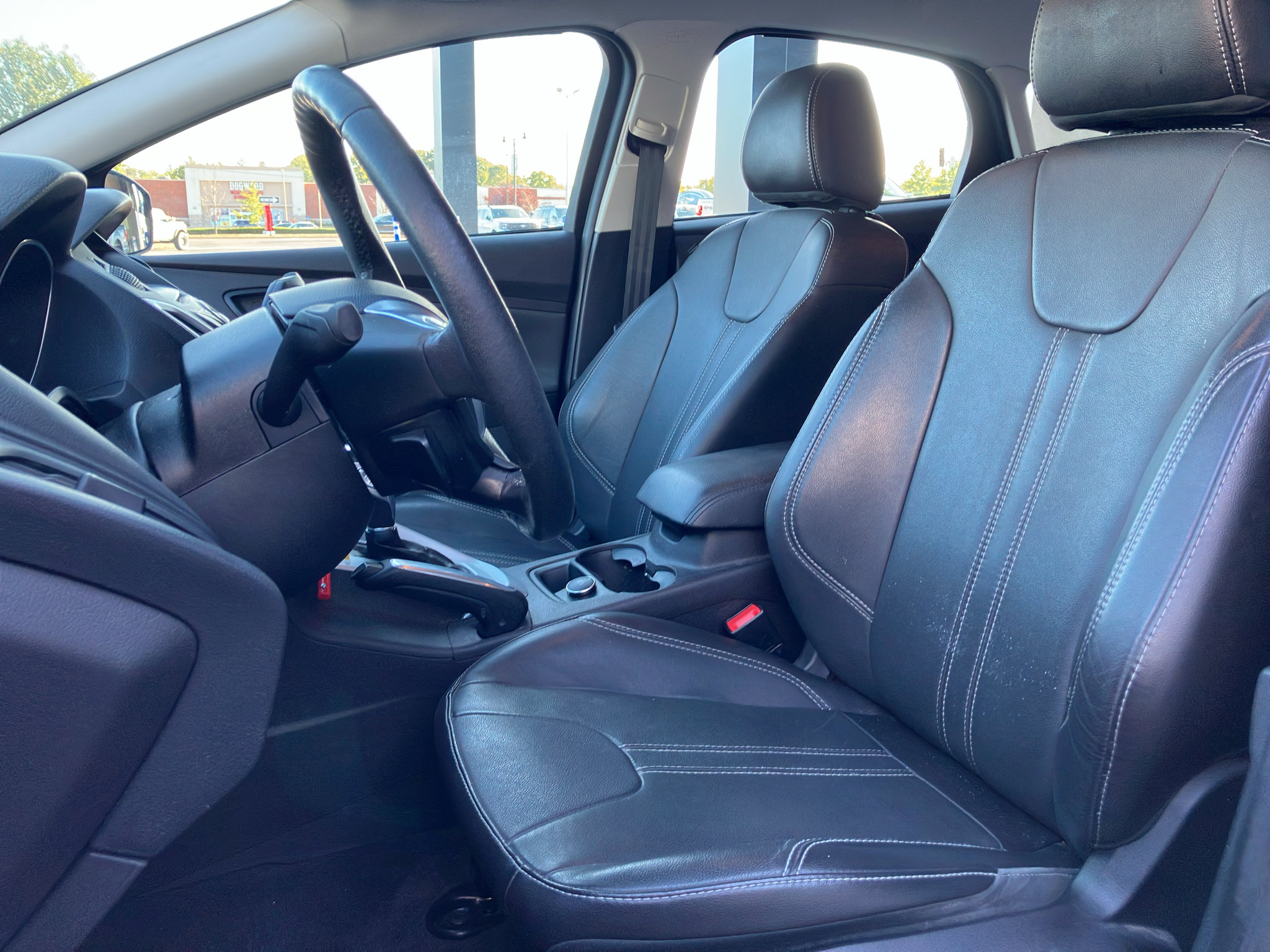 Used 2014 Ford Focus SE w/ Equipment Group 201A FWD image 19