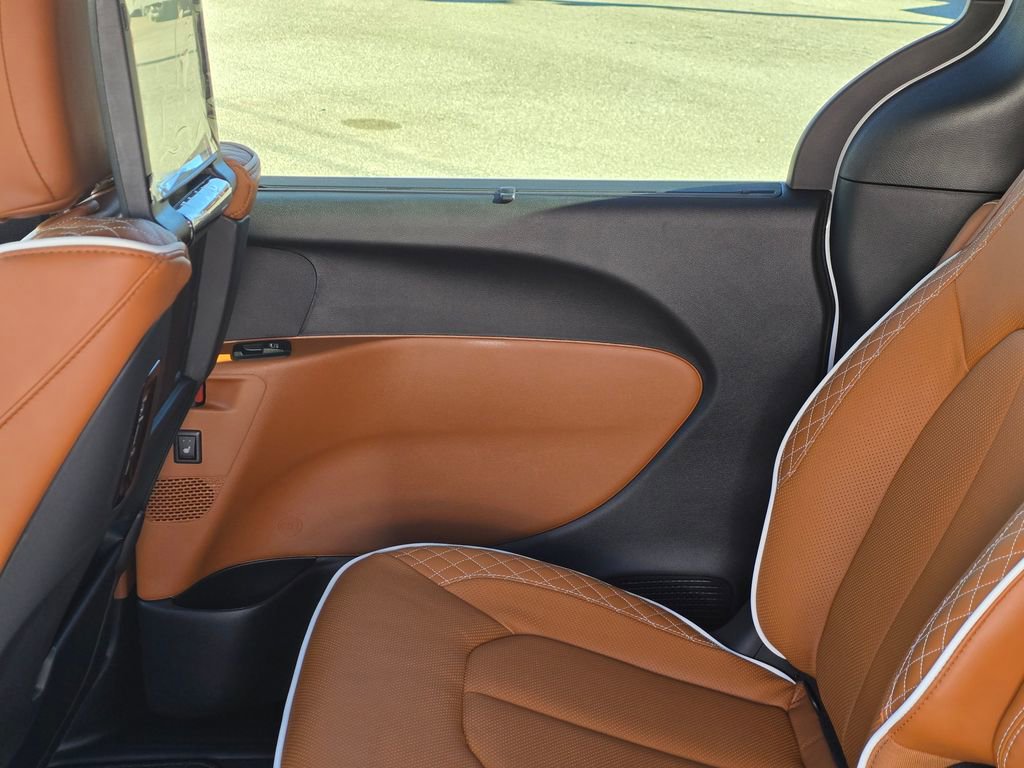 New 2026 Chrysler Pacifica Pinnacle image 38