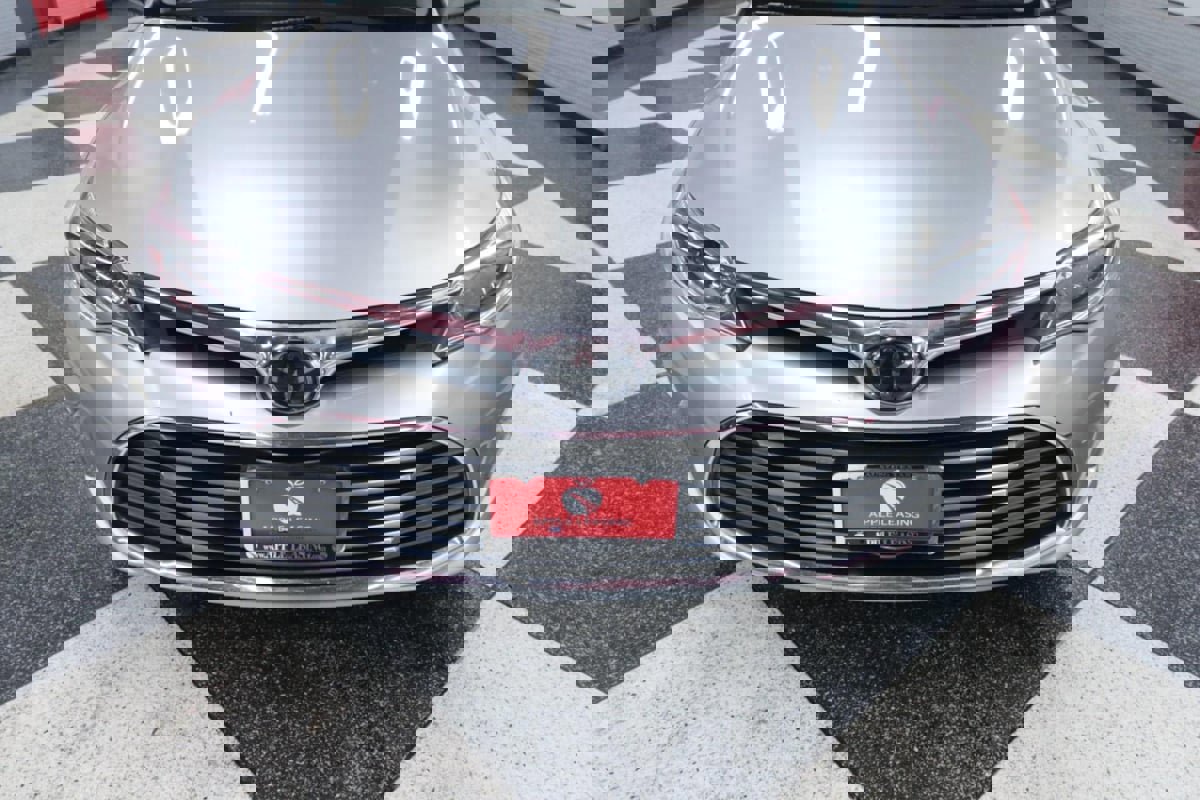 Used 2018 Toyota Avalon XLE Premium FWD image 4